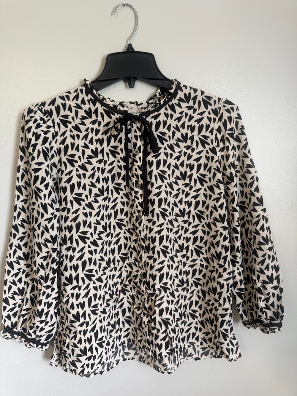 Loft Black & Cream Heart print Tie-Neck Ruffle trim Blouse size small